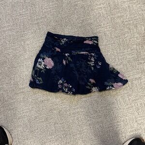 abercrombie kids Navy Floral Skort with Pink & White Blossoms. Size 5/6.